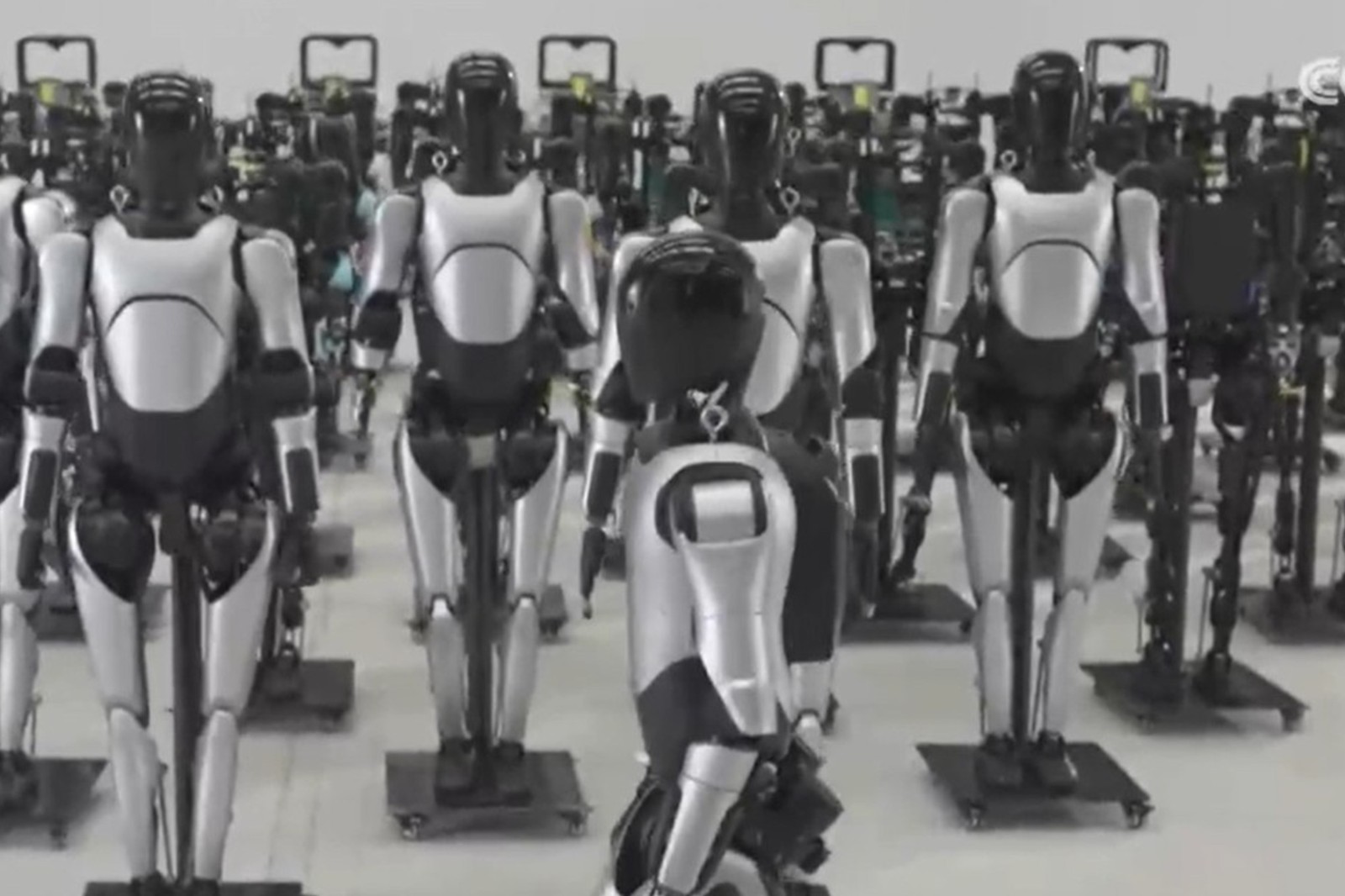 央视报道！揭秘jiuyou.com机器人量产超级工厂