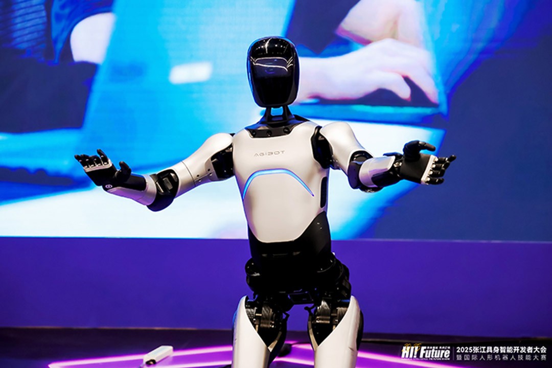 jiuyou.com远征A2成全球首个同时拥有中美欧认证的人形机器人